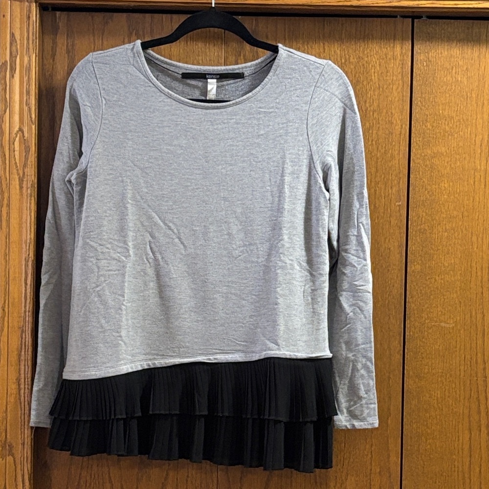 Kensie Gray Long Sleeve Top with Black Ruffle Hem